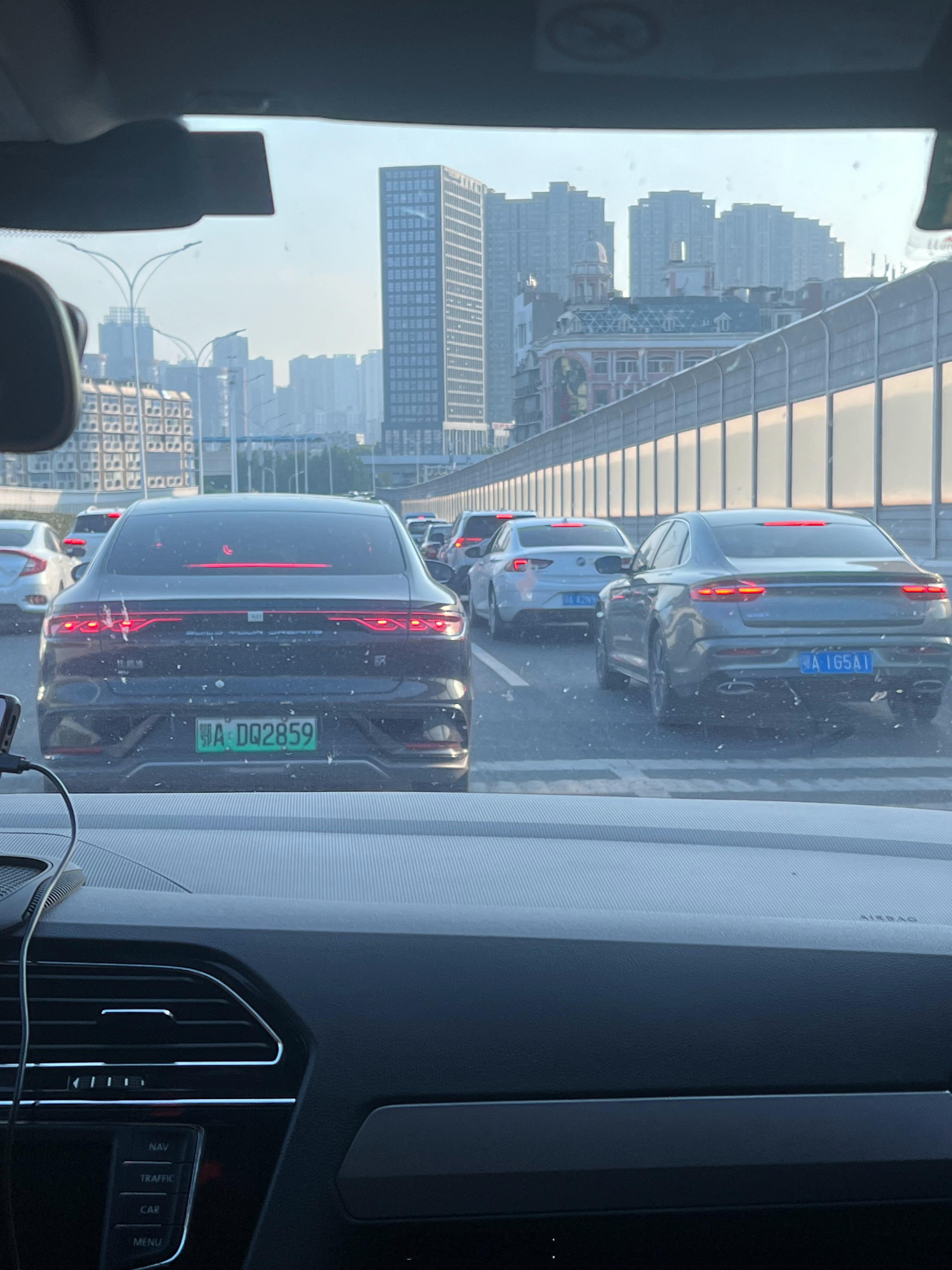 返程堵车明天假期最后一天 大家都返程了嘛？ ​​​