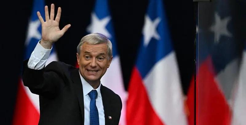 智利选举卡斯特为总统，政治立场急剧右倾
何塞·安东尼奥·卡斯特，周日赢得了智利总