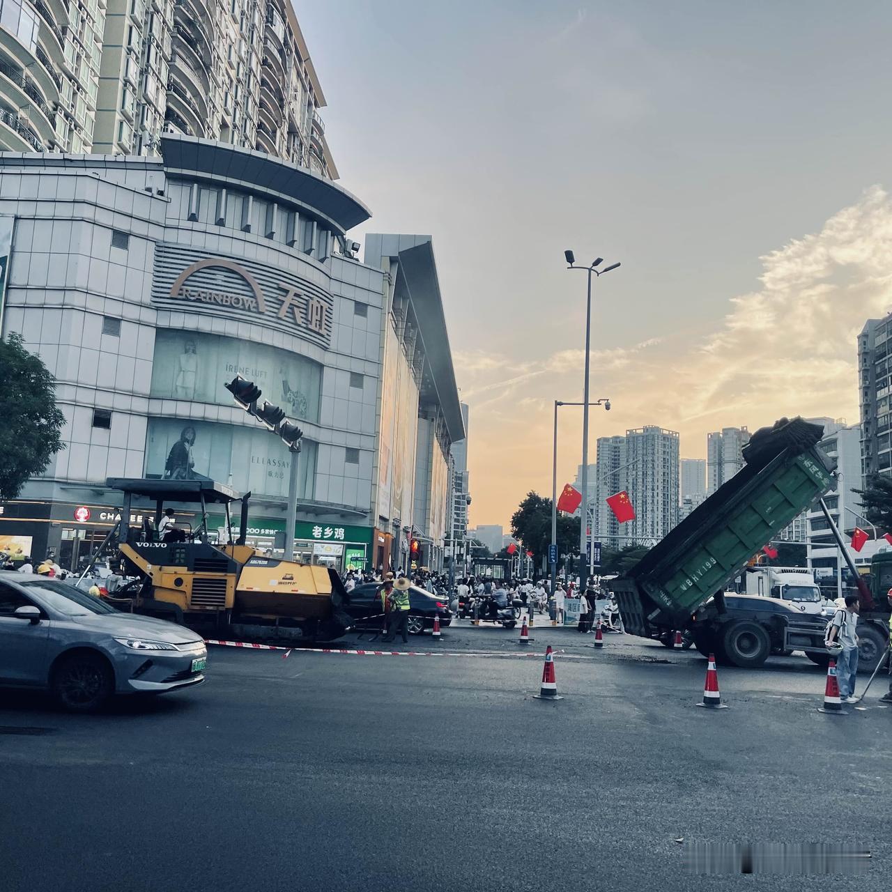 实话实说，宝安这种城市更新的节奏与模式，在有些地方拖了深圳的后腿。该拆的地方不拆
