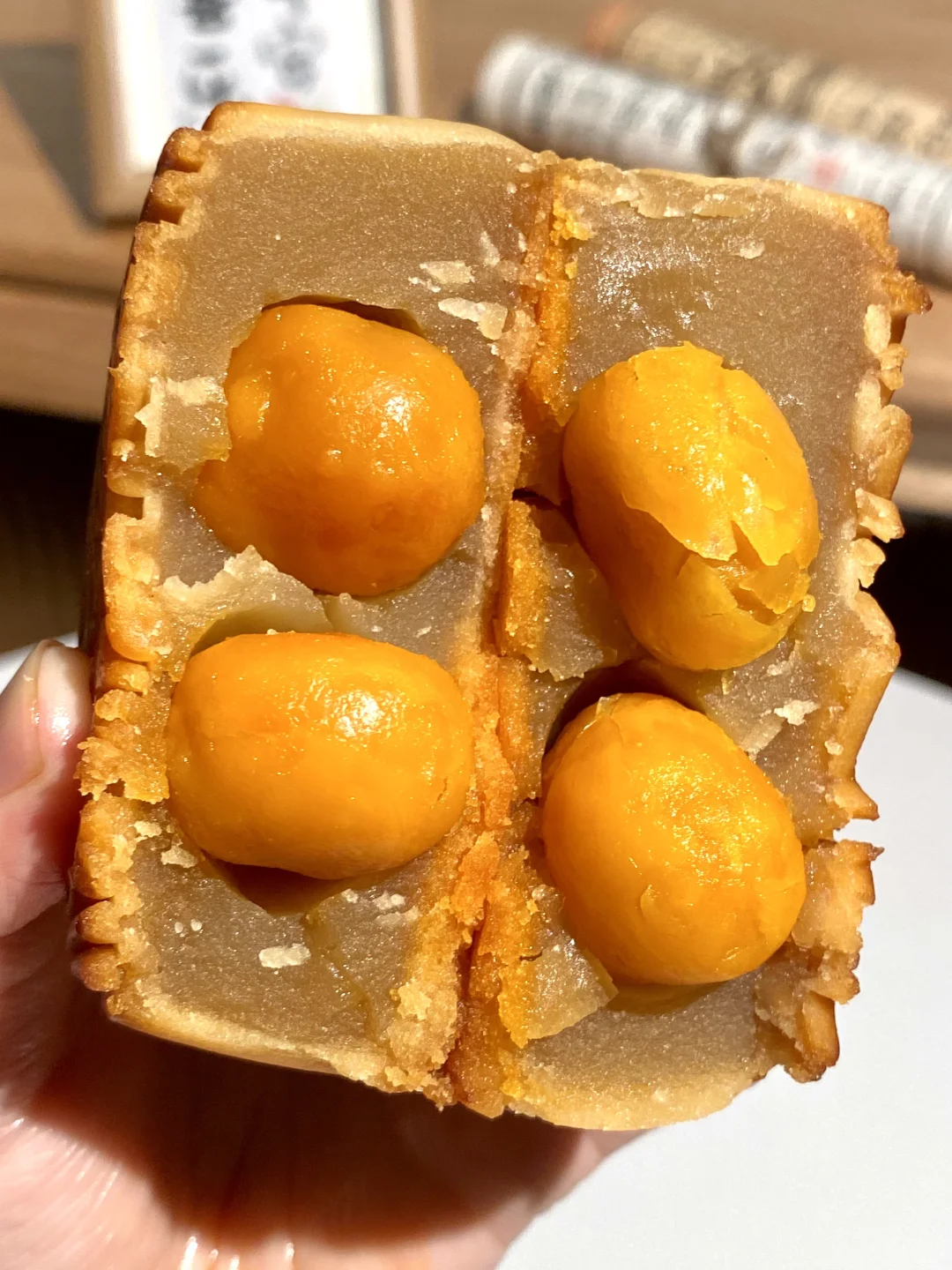 广东朋友安利的中秋月饼！真的很不错～