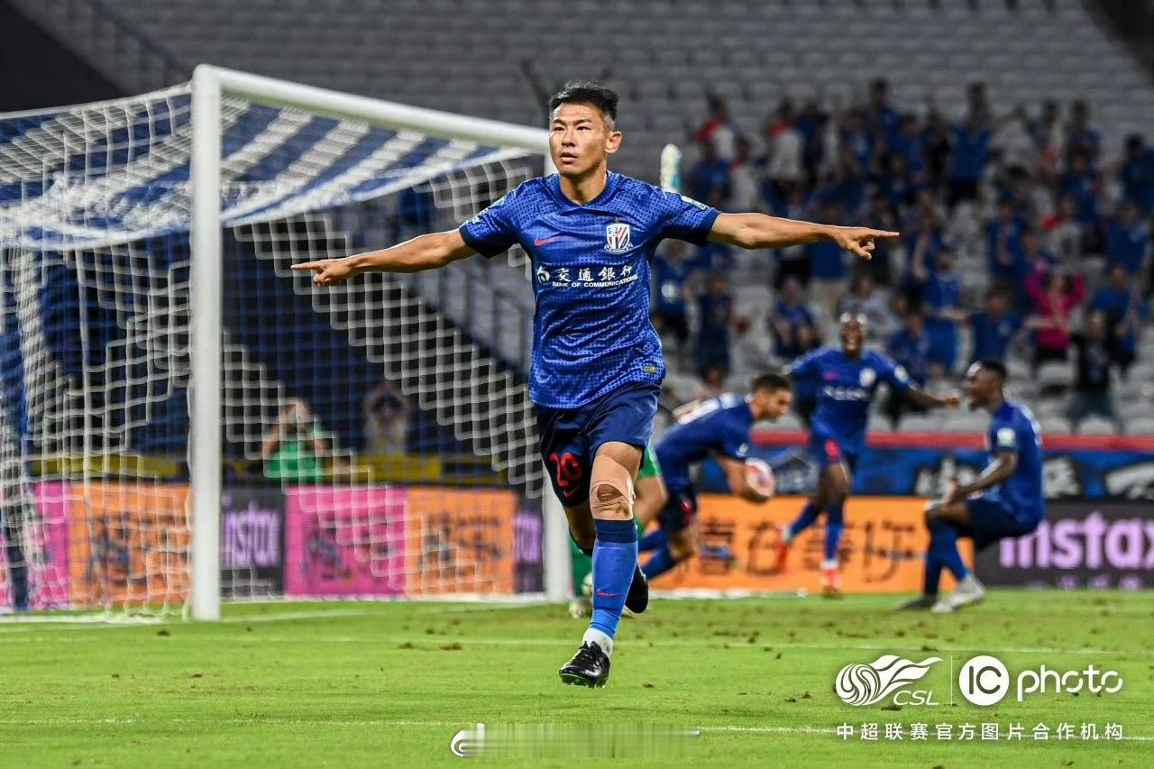 于汉超退役上海申花官宣，38岁的于汉超正式退役，结束20年职业生涯，接下来他将以