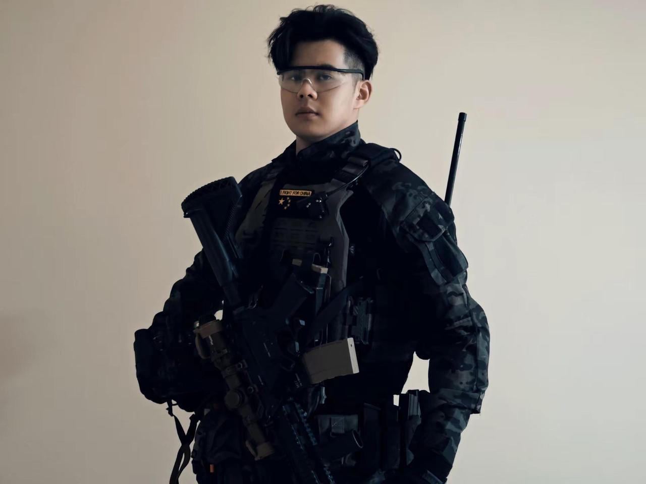 你拿什么装优越？拿你那条会只叫妈妈的小奶狗吗？wargame运动 战术装备 男人