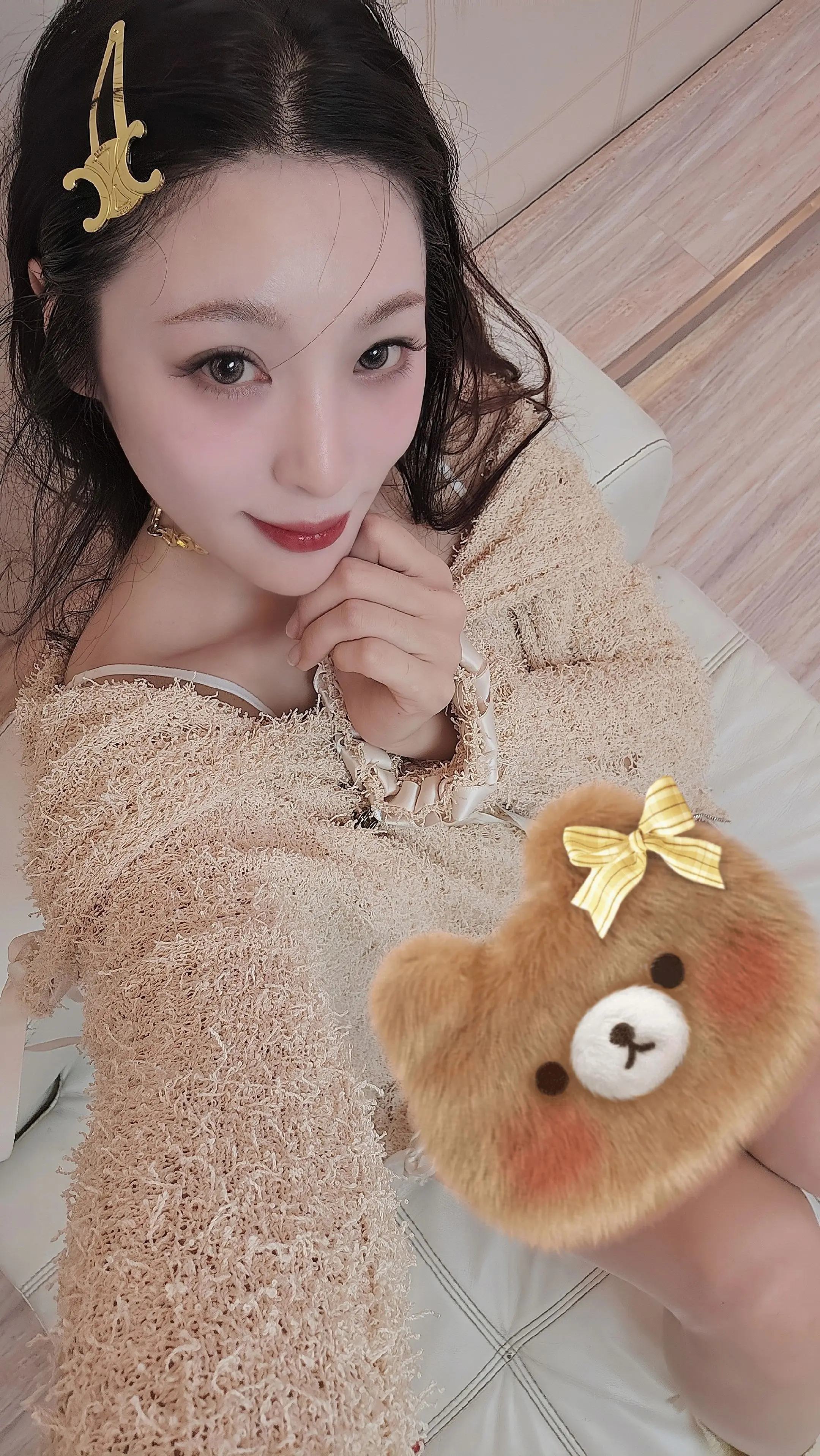 仿佛你总须静静看我一眼。