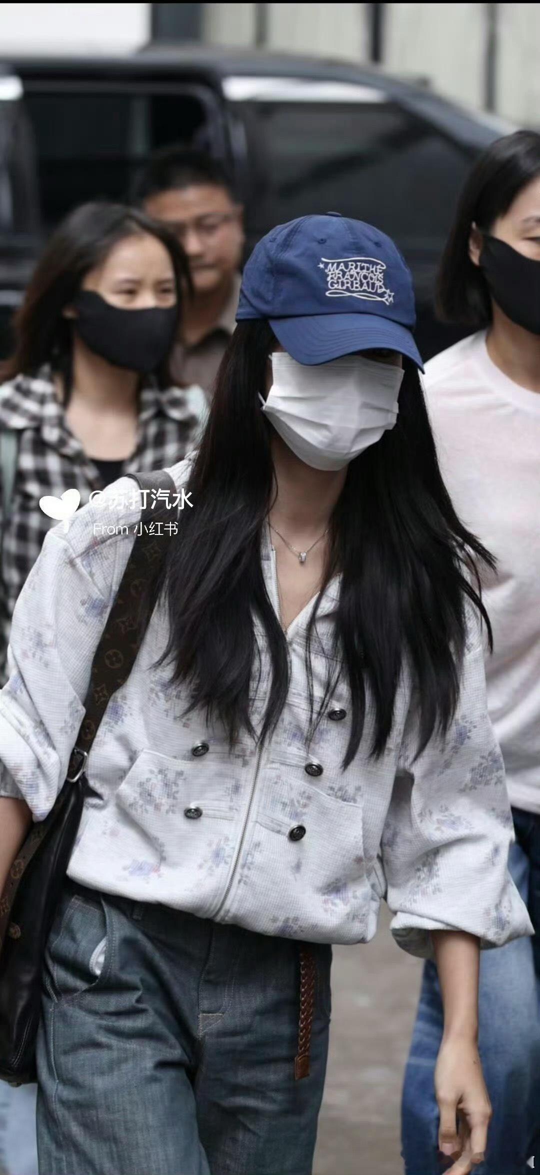 卢昱晓刺棠围读上班 卢昱晓已进组张凌赫新剧《刺棠》将出演女主！两人继《云之羽》后