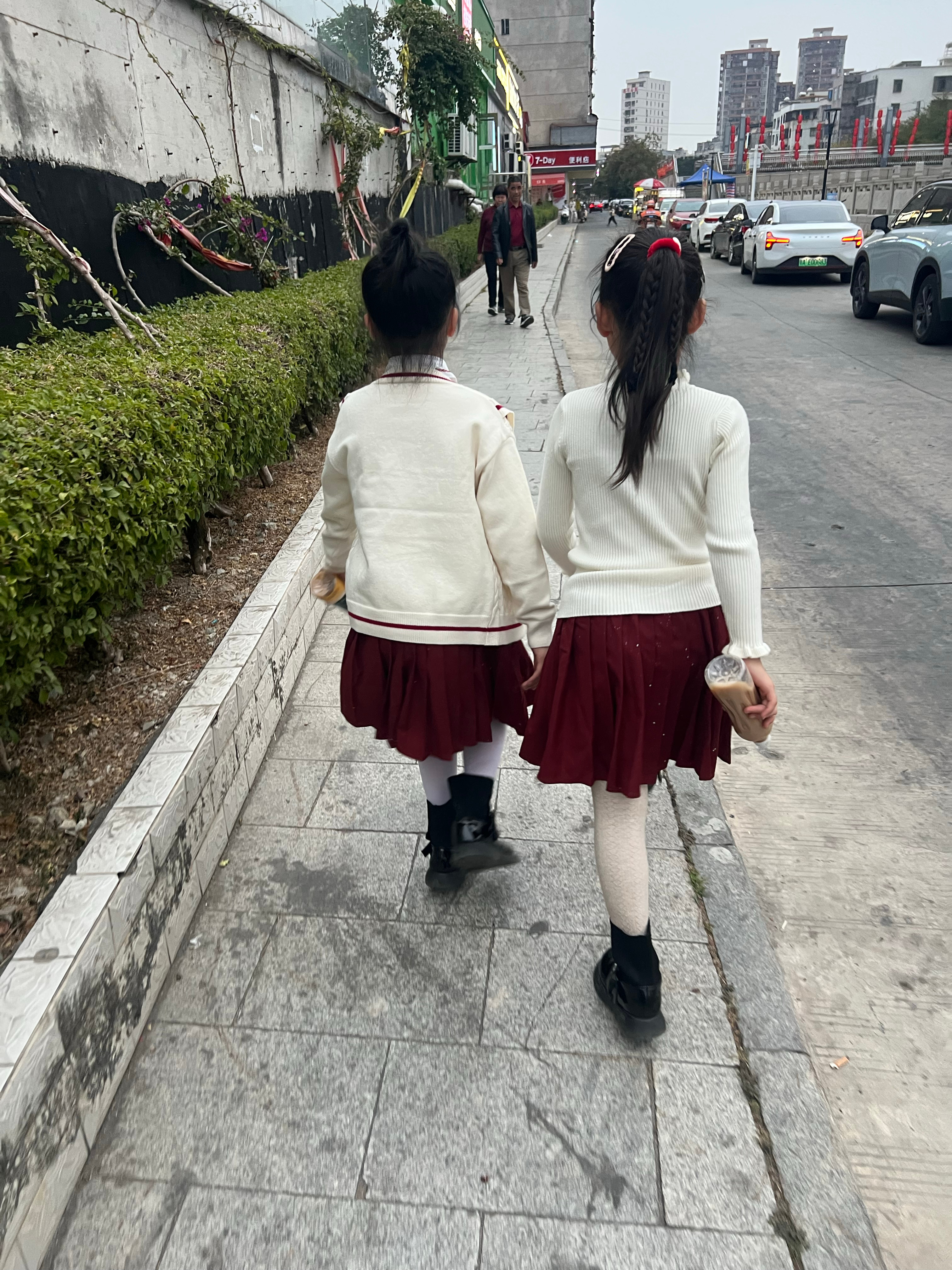 关于孩子发育的事情～我今天咨询了主任主任建议避免孩子过早提前发育：1️⃣不要吃那