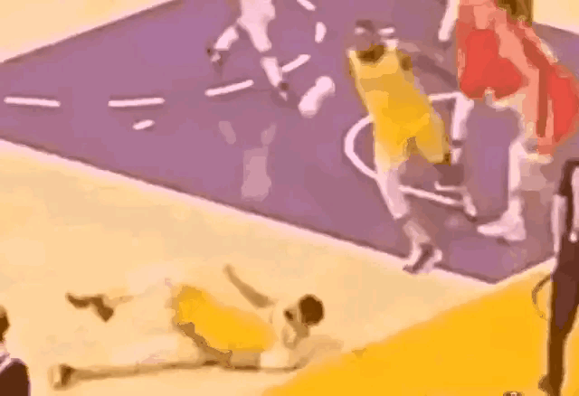 浓眉：詹姆斯啊，你可是我大哥啊！[捂脸]
詹姆斯：对不住了[打脸]
@NBA #