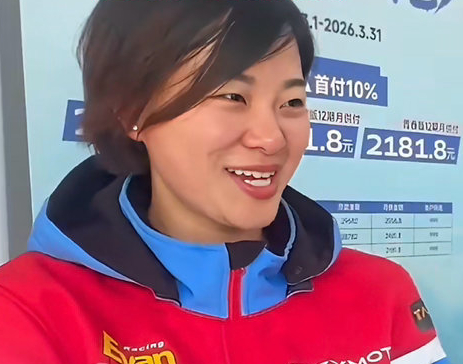 【妻子回应张雪妈妈传言】妻子称张雪背后一直有妈妈撑着4月8日（发布），张雪妻子陈