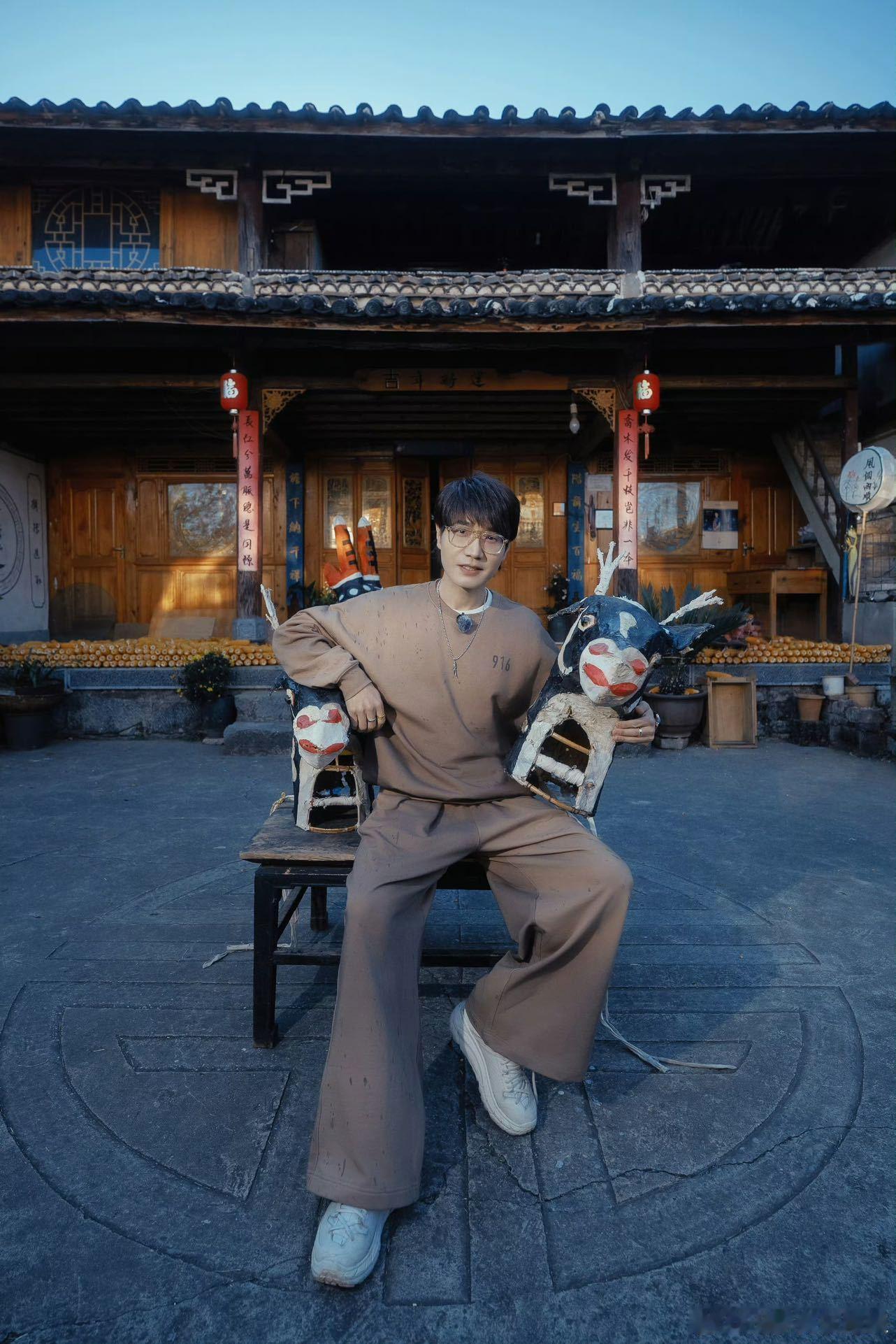 王铮亮全赛道音乐总监 手风琴、打鼓、键盘信手拈来，王铮亮简直是音乐全能的代名词！