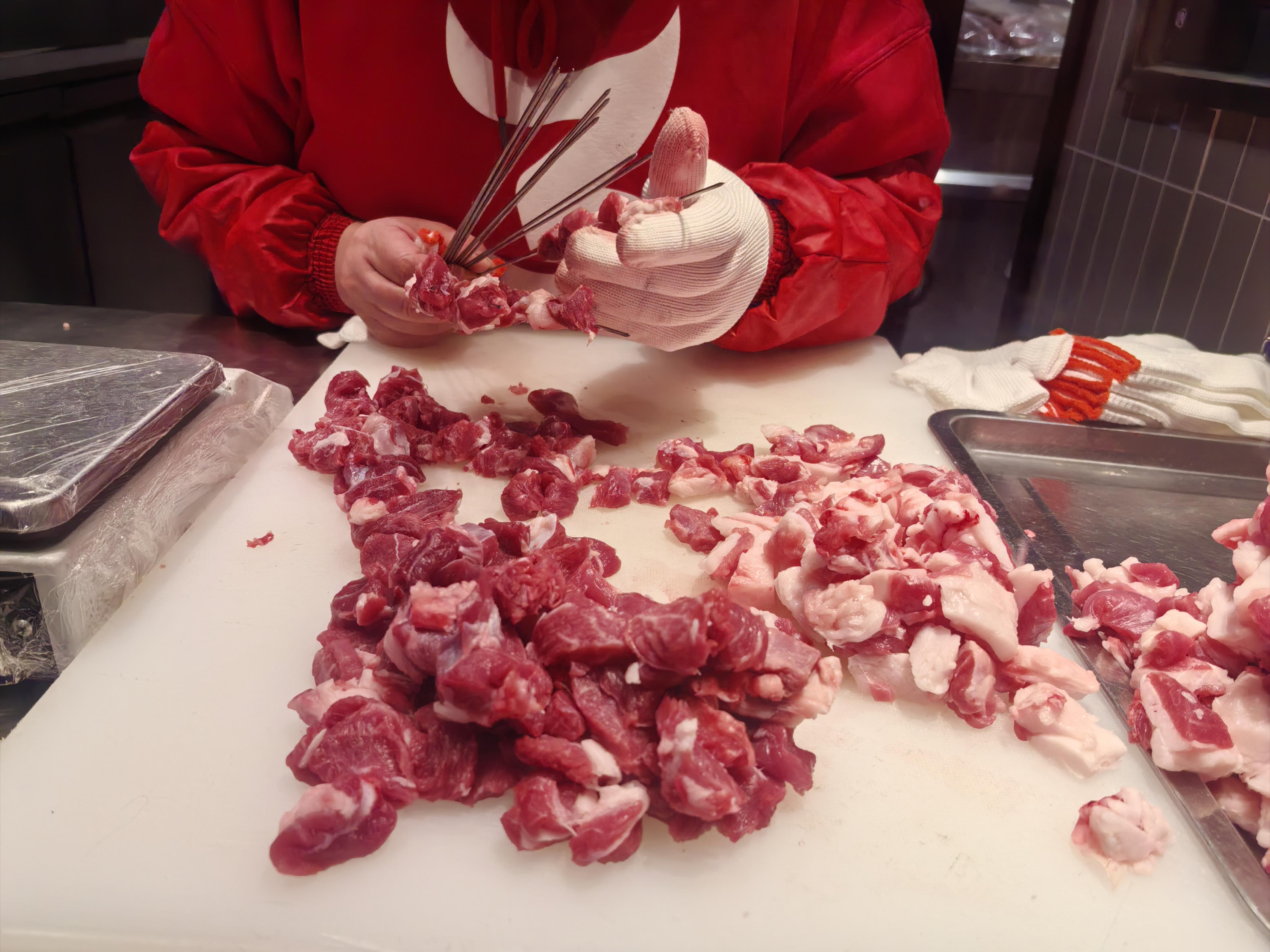 住在丰储街边上，出门就是美食。连小区里都有几家宝藏馆子