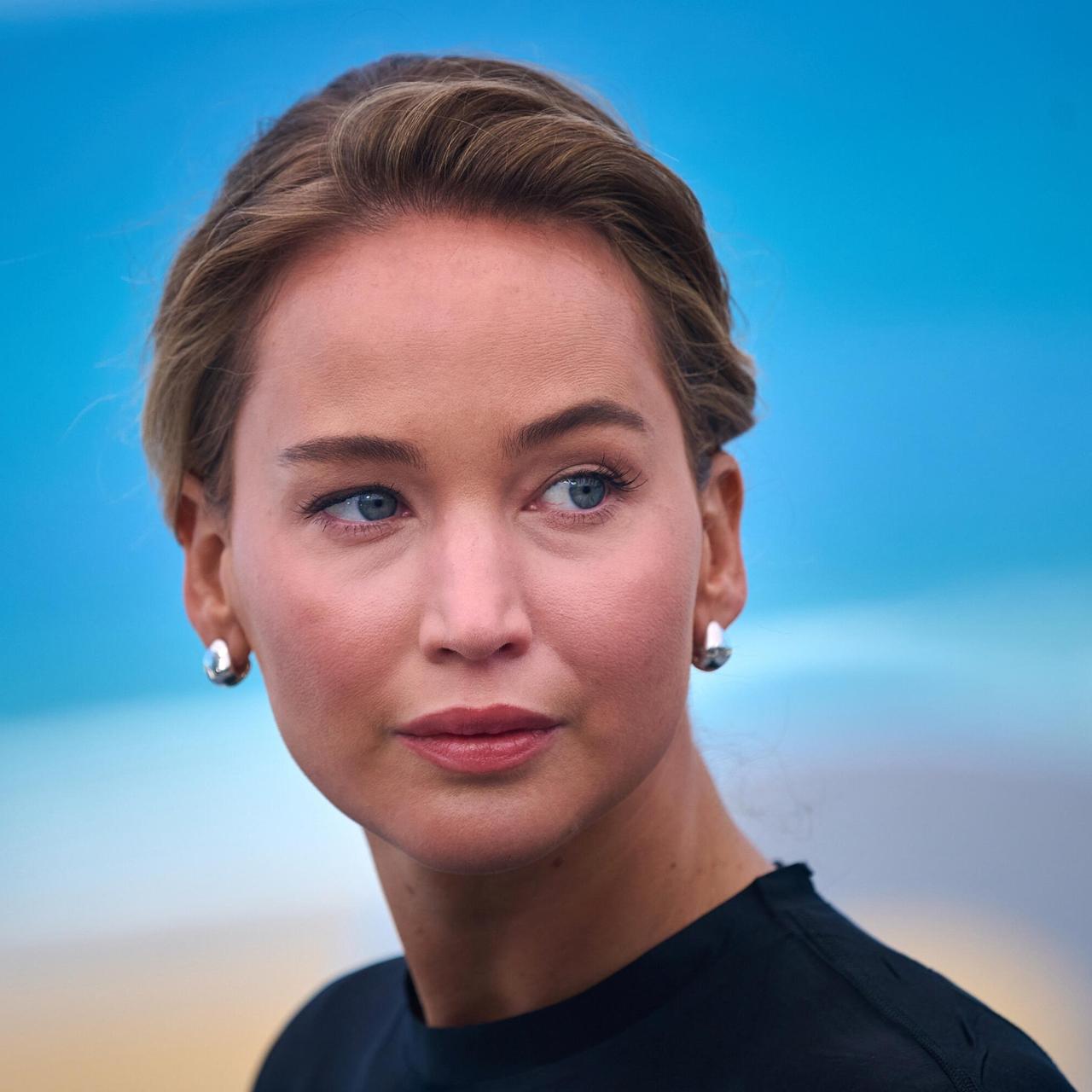 美国女演员詹妮弗·劳伦斯：
 
“巴勒斯坦正在发生的一切，完全就是种族灭绝。”