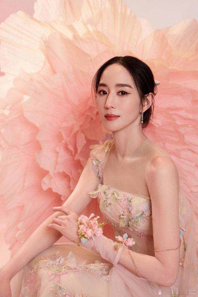 和张钧甯在春晚不见不散 春晚搭子张钧甯准备上线，今天晚上的春晚舞台真的是不见不散