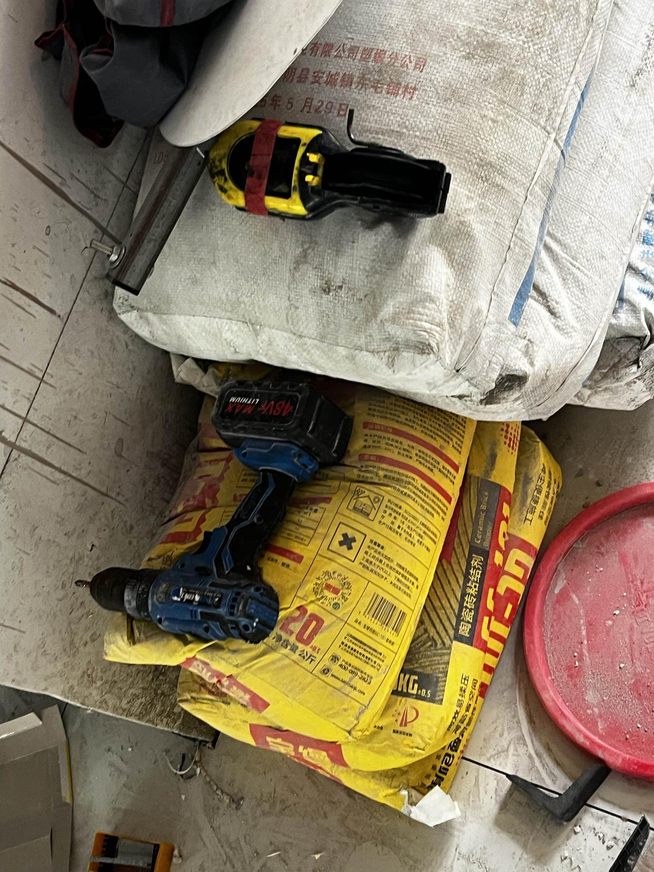 新买的房子要装修了，大概消费了60多万，贷款了30万，装修大概要花10多万。
