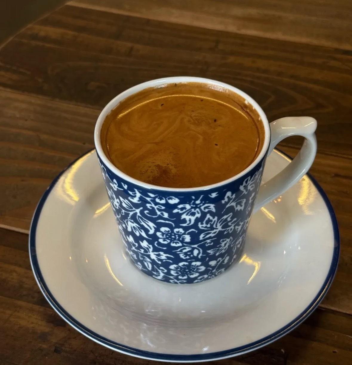 我今天心情特别好啊 喝着咖啡 感受姑苏这边下着雨 闻着雨中的土味 