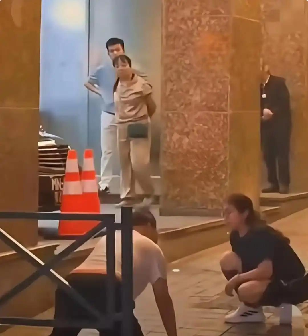 澳门赌场最近发生了一件让人不寒而栗的事。有个41岁的内地男子，把自己的钱在赌场输