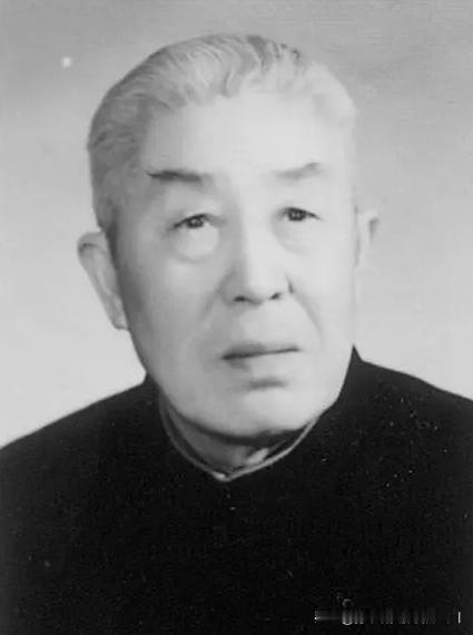 1952年6月，郑洞国被任命为水利部参事，欲举家北上，妻子陈碧莲却不愿从，理由是