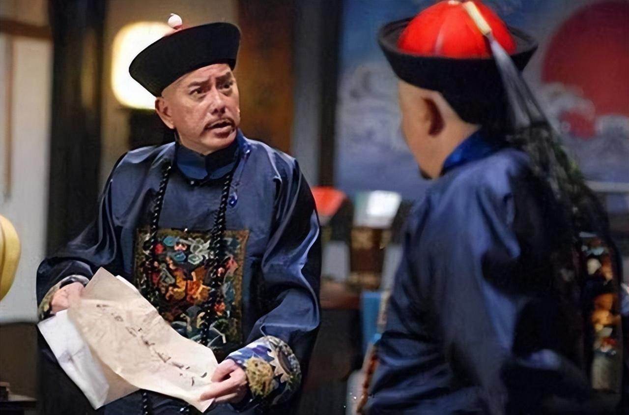 公元1697，大学士尹泰酒醉后，强行占有了前来送水的小丫环，本想瞒天过海，谁料小