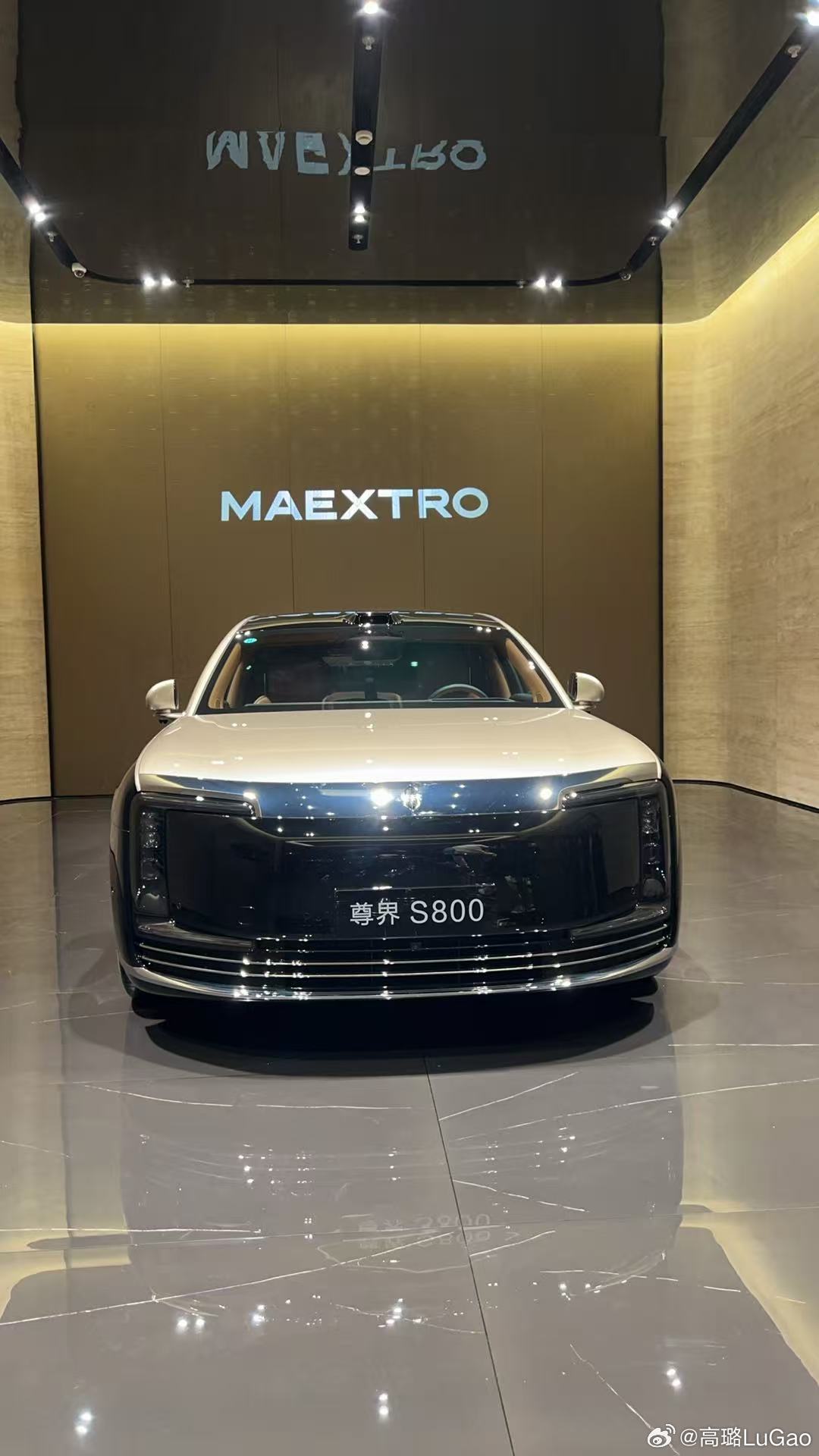 估计大家对今天这个价格，都有点想法？尊界S800座舱太大太尊了 ​​​