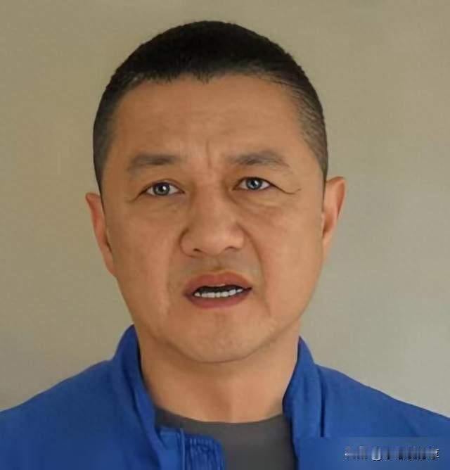 窦靖童每周五和李亚鹏视频，亲女儿李嫣却总拉黑他