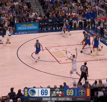 罕见！难得看到科尔对钵钵鸡发火！
在今天NBA常规赛勇士对阵掘金的第三节比赛中，