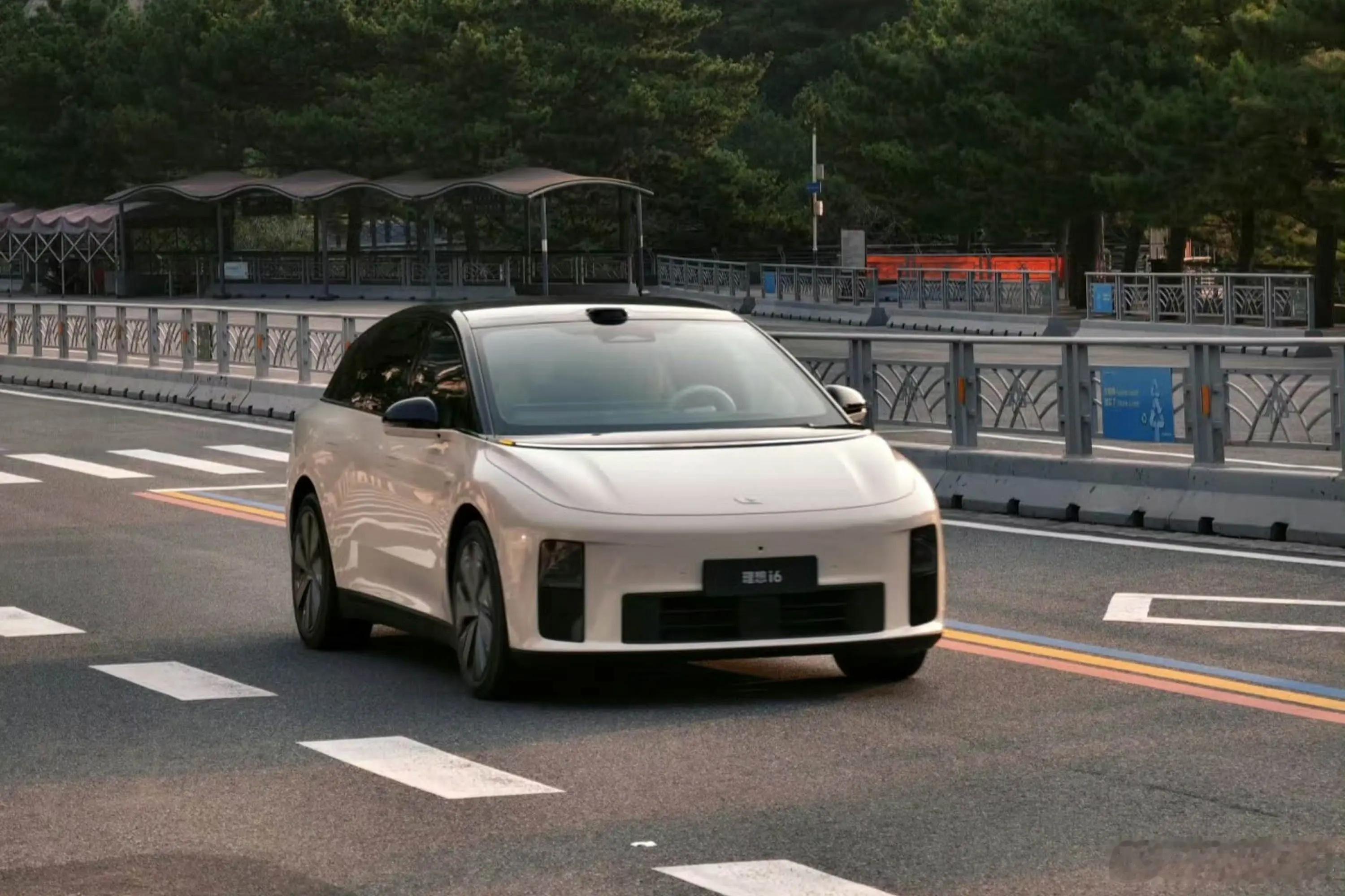 这段时间开理想L6，不管日常通勤还是周末带家人出门，越开越觉得特别贴合家用需求。