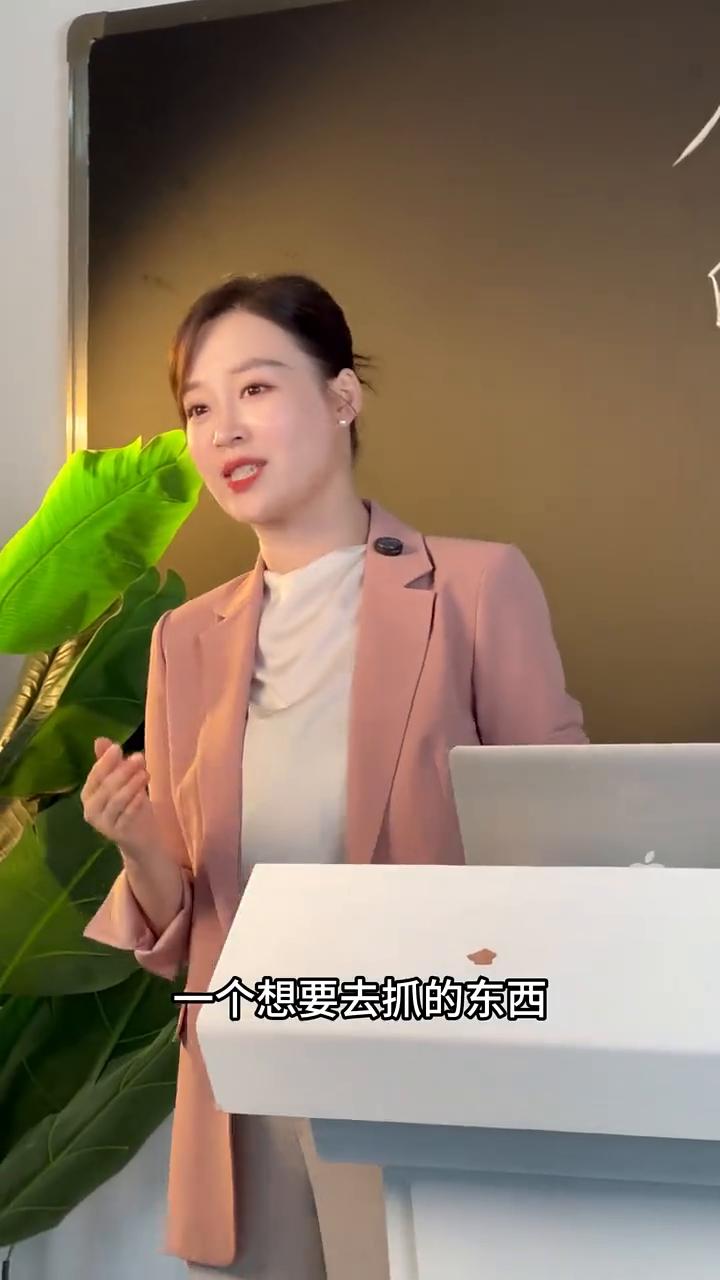 为什么你越想活在当下反而越活不好？你肯定听过这句话：活在当下。有人告诉你这是为了