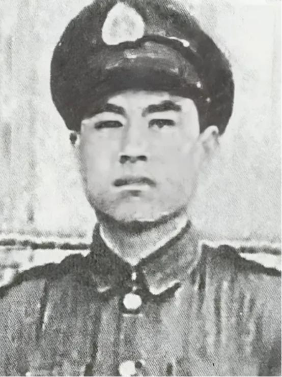 1943年，飞贼“赛狸猫”在北平街头被日本特务当众扇耳光，他一气之下，竟潜入冈村