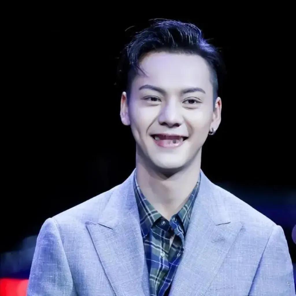 陈伟霆，以戏为生命，每一次演绎都是对热忱的诠释。他深入角色，感受悲欢离合，用演技
