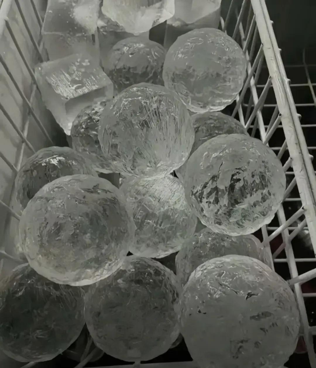 有没有人和我打雪仗啊？[笑哭]