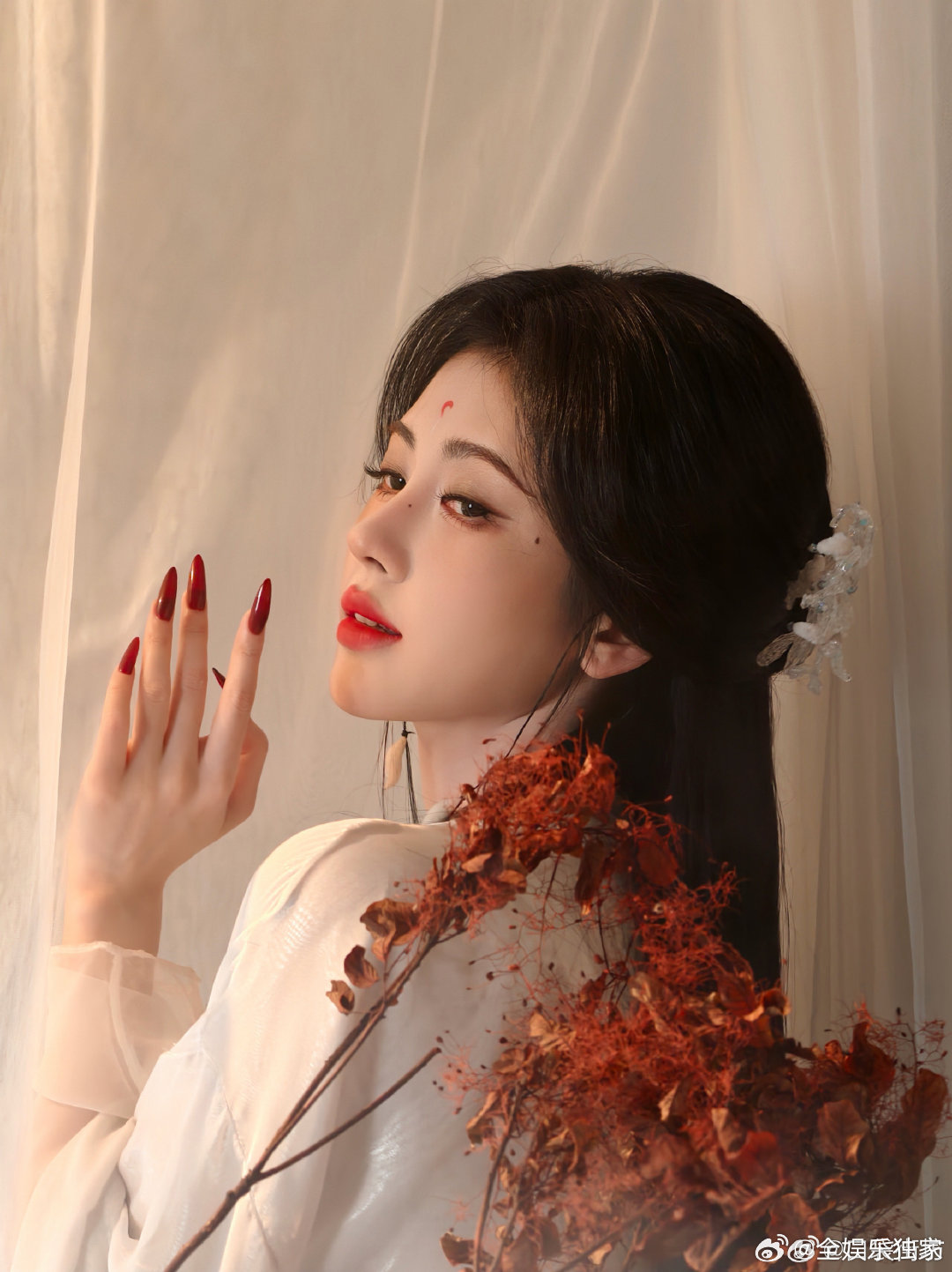 鞠婧祎雪中舞vlog鞠婧祎傀儡舞vlog 雪景配美人氛围感拉满，傀儡舞身段眼神都