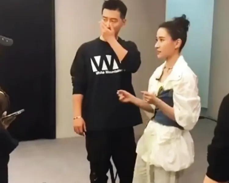 的演员。此外，窦骁还积极参加综艺节目，如《奔跑吧兄弟》等，展现了自己的多面才华。