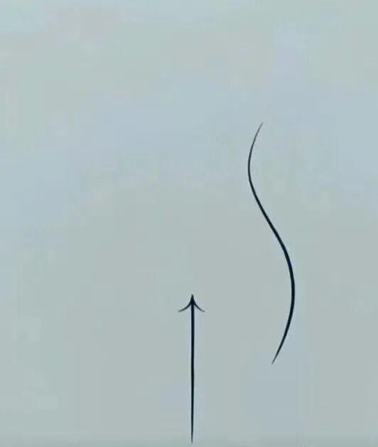 第一眼最直接。这个只有两笔的简笔画，你第一眼看到了什么？又想到了什么？