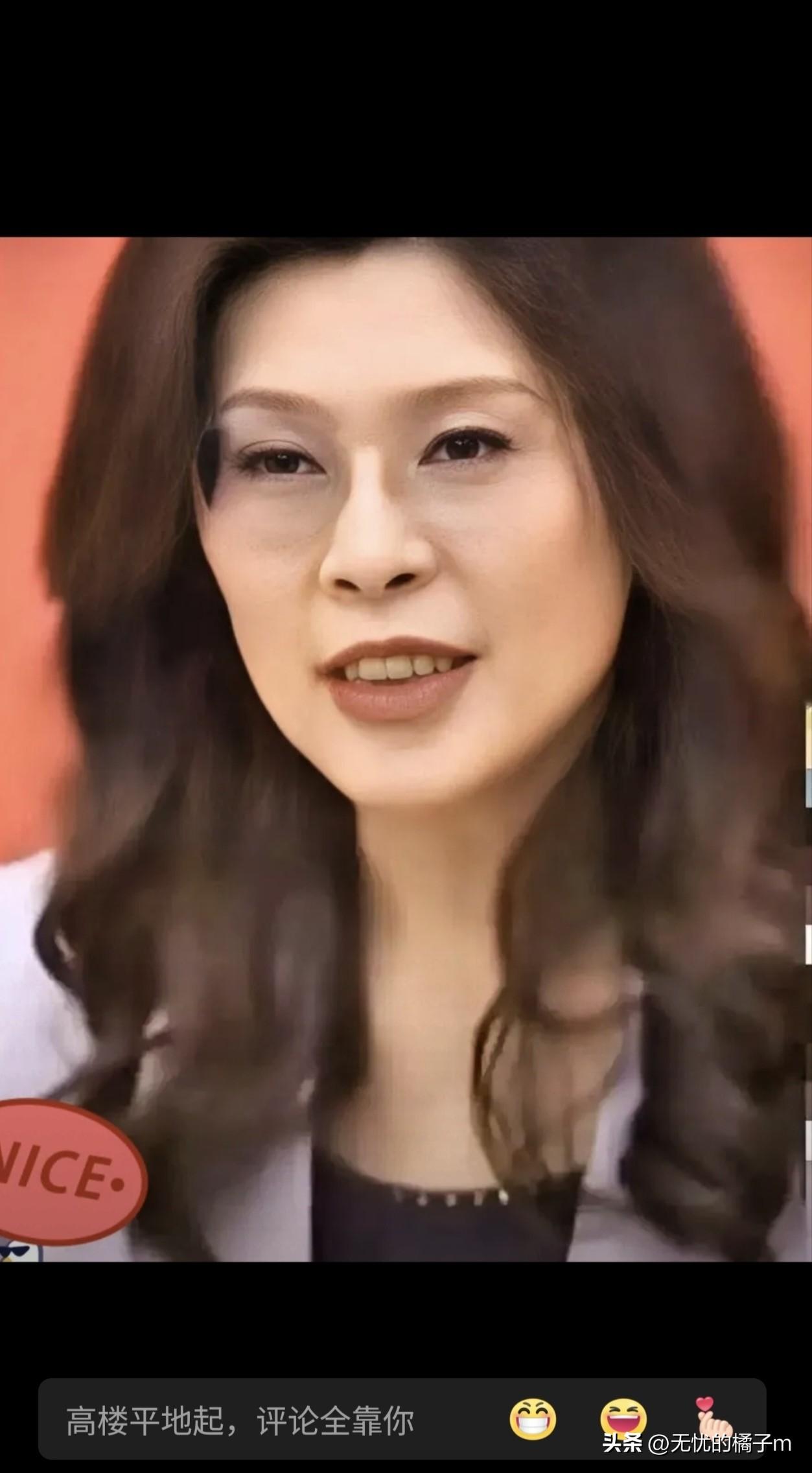 郑丽文，前段时间的她发言让人惊掉下巴

全程紧盯稿子，连眼皮都没抬一下，稿子都没