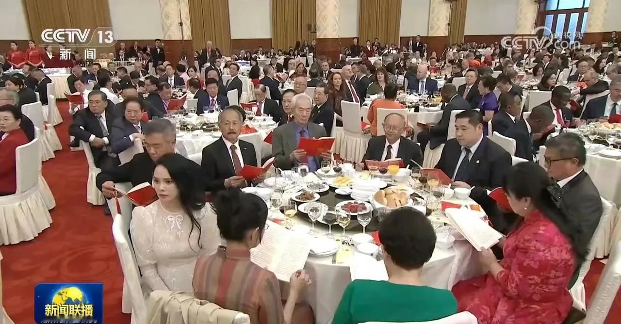 在央视新闻看到伊能静了，仪态端庄，非常优雅，原来她参加招待会了，好美。#端庄秀丽