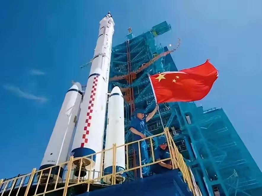 刚刷到一条消息，挺有意思。

​美国军方的中国问题专家最近发文警告华盛顿：中国的