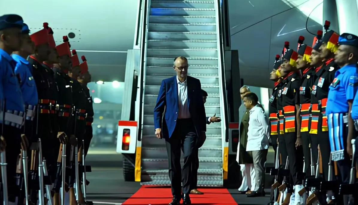 同样是出访，默茨的状态却天差地别，一个细节，精准暴露了他对两场访问的截然不同心态