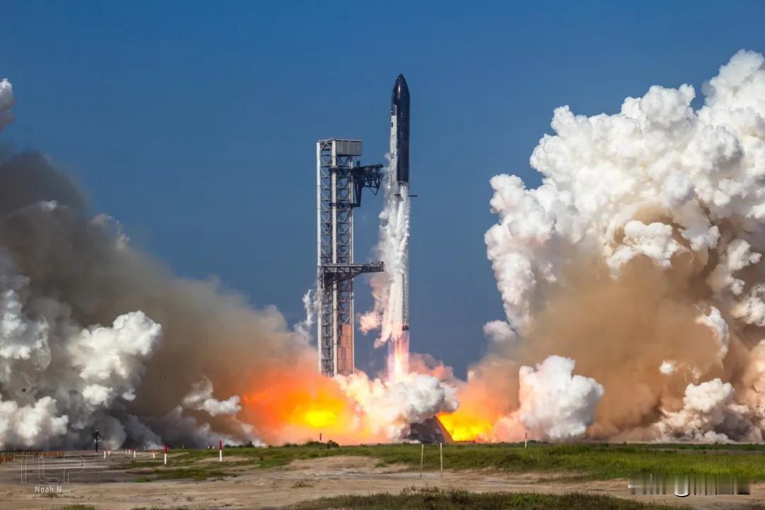 里程碑试飞！星舰第13次试飞圆满成功！马斯克官宣：着陆精度达标，满足塔架机械臂回
