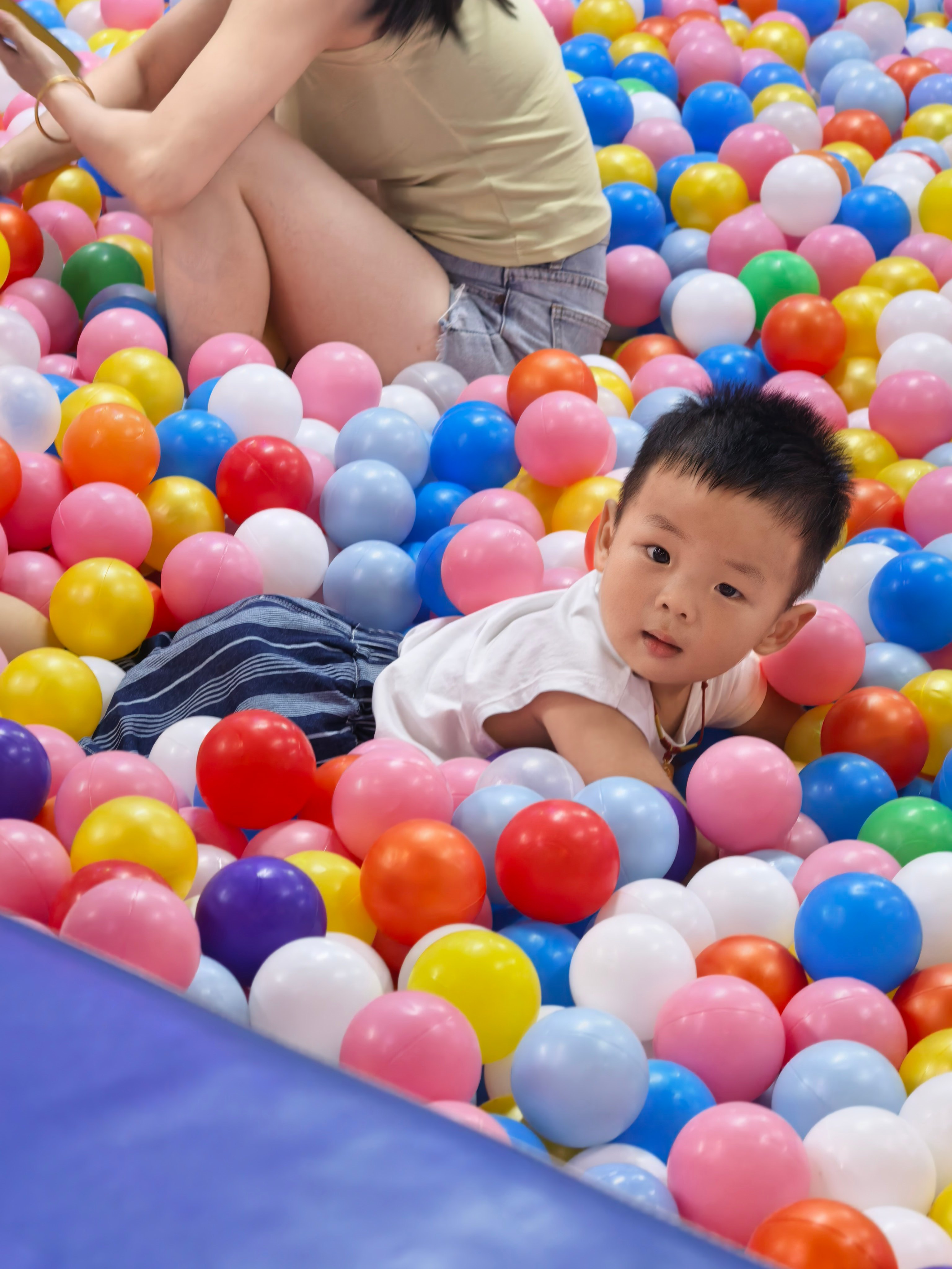 小孩子过儿童节，对于乐乐来说，带他来一趟游乐园应该是最开心的啦！六一儿童节我家乐