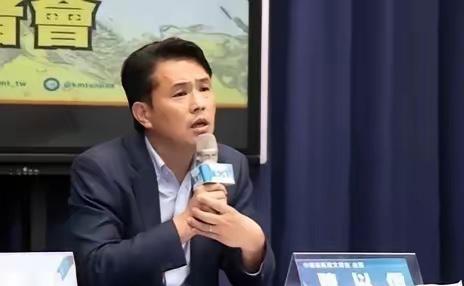 国民党文传会主委陈以信今（21日）在脸书发文表示，真的想不到王定宇是这种人。
