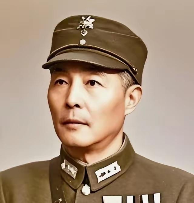 咱们今天说一个人。钱大钧，这人大家可能听过，他是蒋介石身边的“八大金刚”之一，西