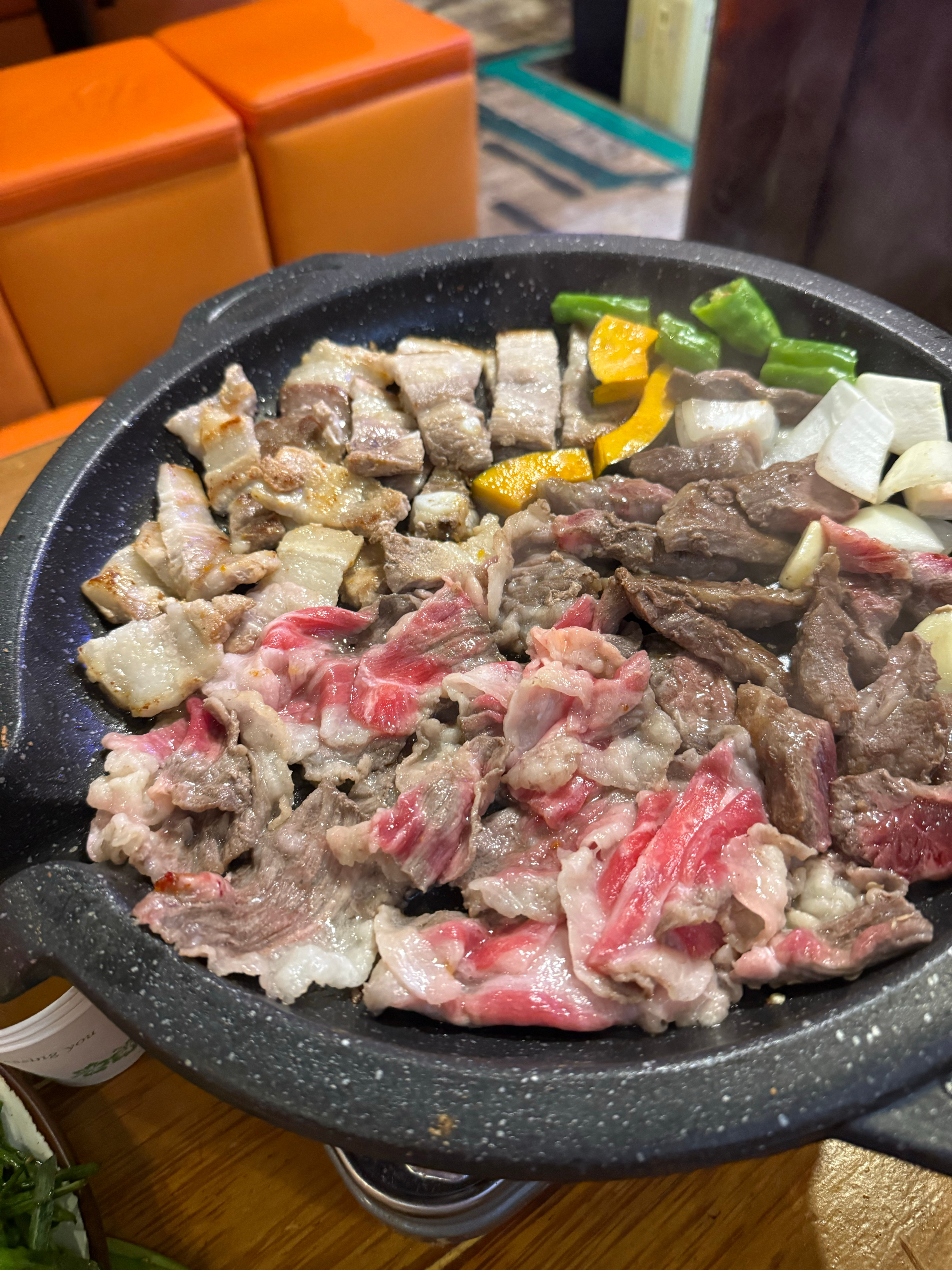 超强精力人谈美，昨天没睡觉从香港飞到韩国，今天早上先吃了汤面，就去雅阁打了营养针