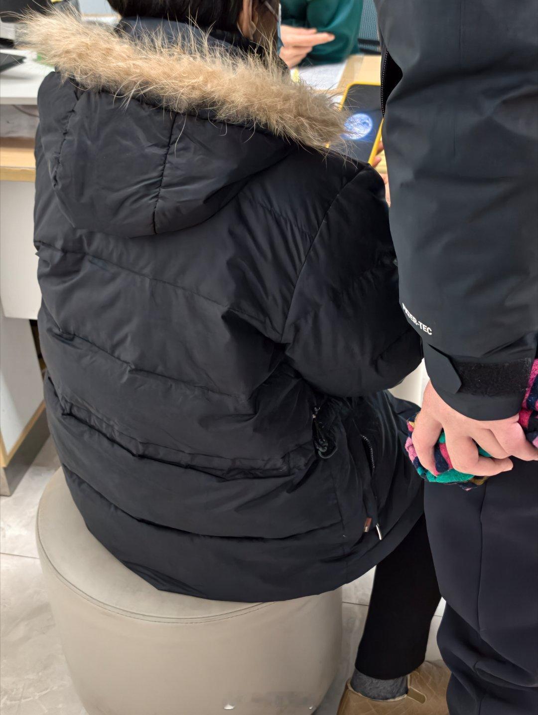 我和医院是真有缘刚从外面回来又带老妈来医院到这个年纪了真是