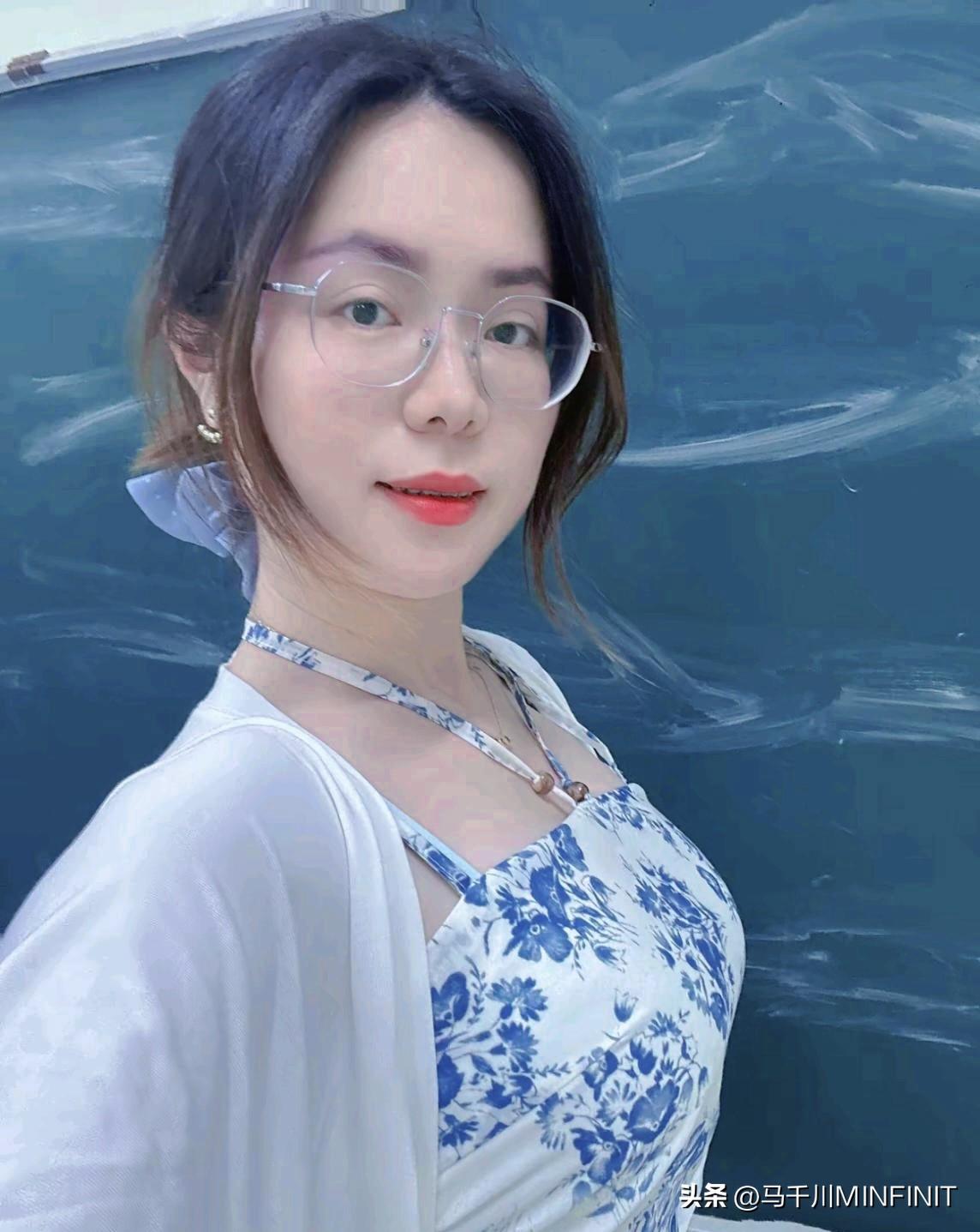 为什么教师是单身重灾区之一？
我就这个问题问了一个在县城当老师的朋友，她说：单身