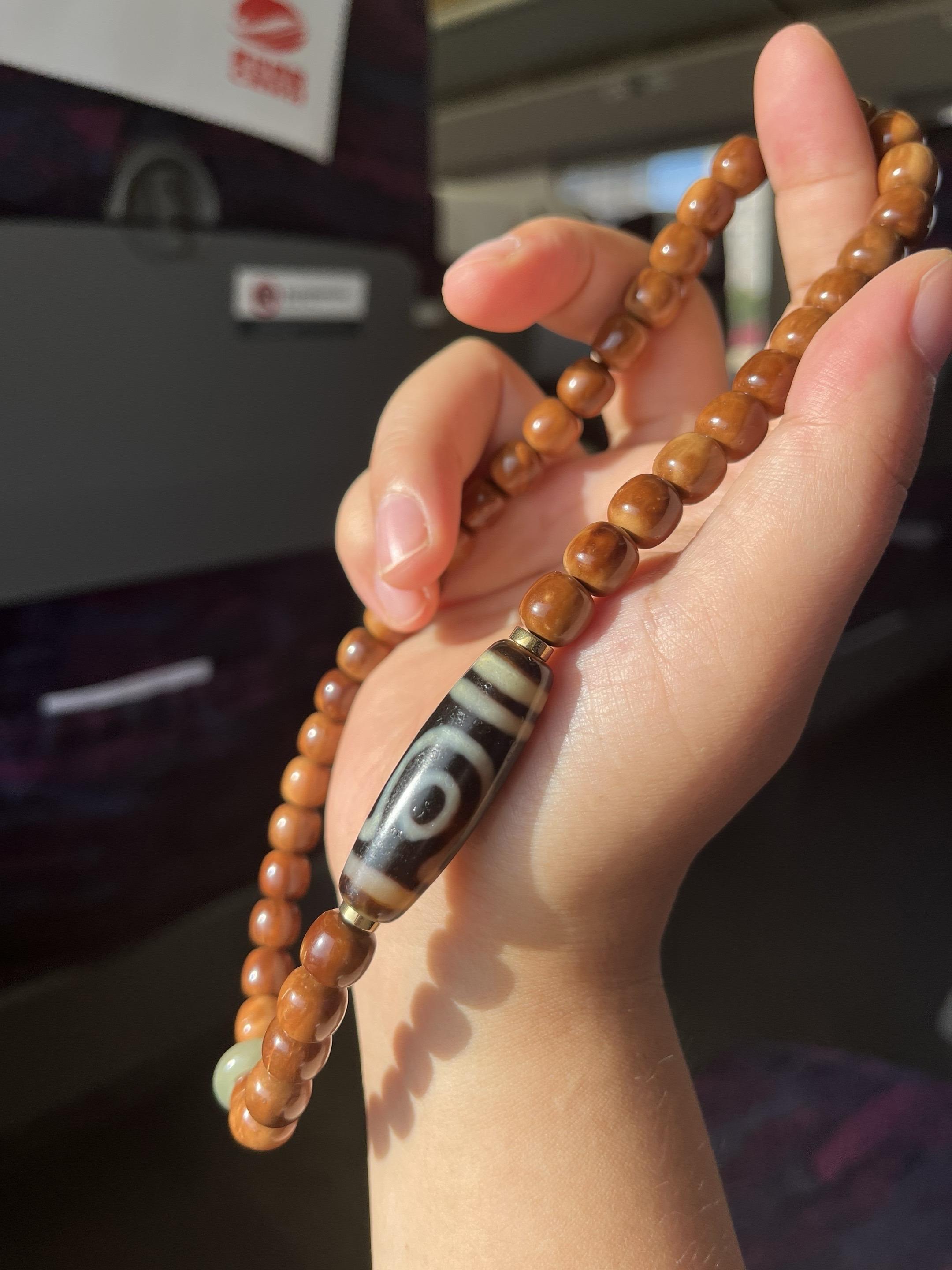 我常在在想，在这片辽阔的土地上。谁走出了故乡？