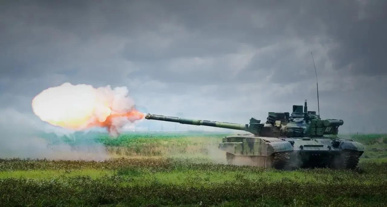 捷克武装部队总参谋长卡雷尔·雷卡宣布，T-72M4CZ坦克已经完成了检修和升级。