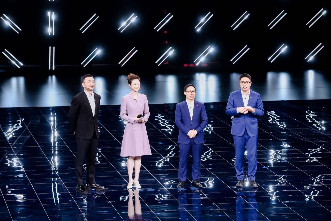 这次华为乾崑技术大会上，奕境X9的迎宾灯语设计很有仪式感。奕境X9亮相华为乾崑技