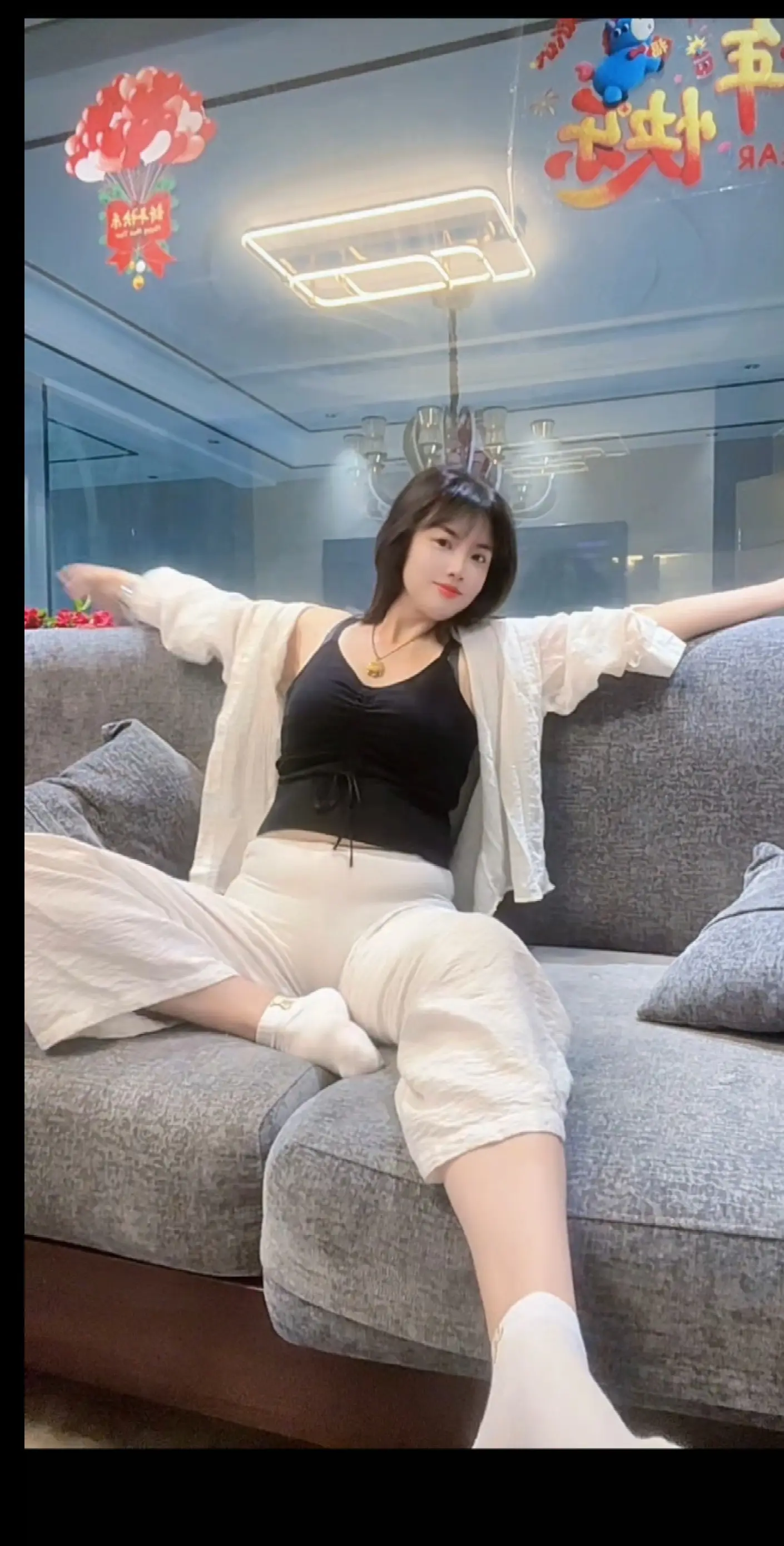 一辈子很短，来不及细算，不知不觉丢了童年，悄无声息没了青春，莫明奇妙到...