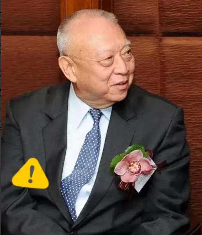 董建华与妻子赵洪娉共育三个孩子，履历都相当不简单！ 
 
长子董立均：名校学霸，