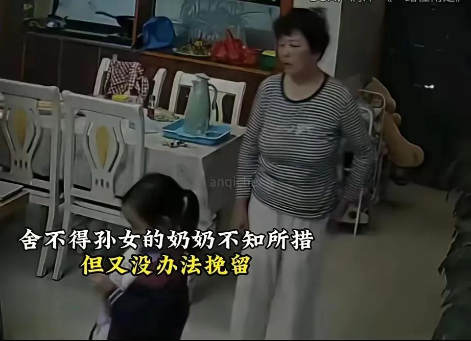 欣赏这样的女人不哭不闹
果断利智冷静
因为此刻女子知道
有些事情发生了再也回不到