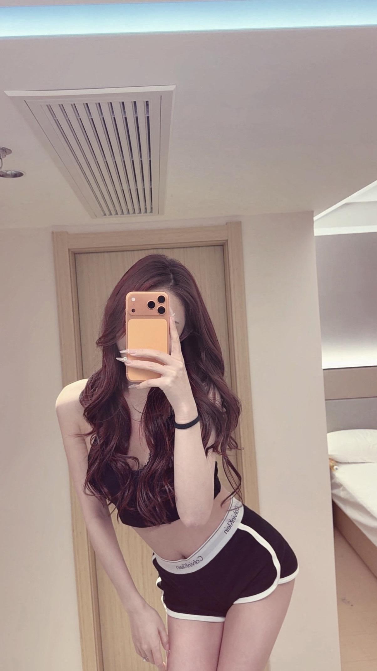 不知道啊 反正我的身材很曼妙