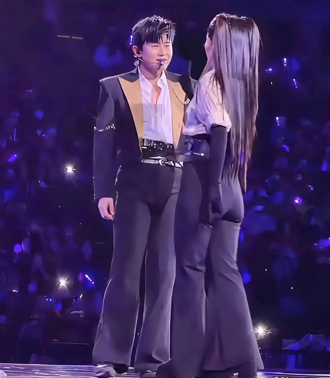 惊呆了😱这是张杰和谢娜？[泪奔][泪奔][泪奔]